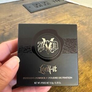 KVD LIGHT Lock-It Mattifying Finishing Powder Full Size 0.28 Oz Kat Von D FIRM